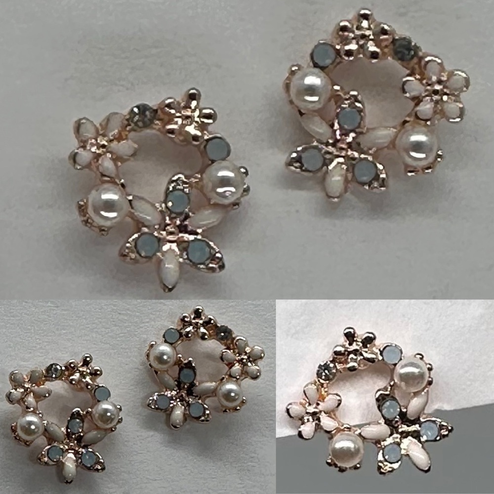 ✨🩵Dainty Rose Gold Flower Pearl & Crystal Wreath Stud Earrings Bridal Gift✨🩵 - Picture 2 of 16